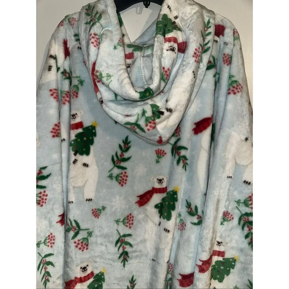 THROWZY by Marlo Lorenz Hooded Pullover Christmas polar bear Christmas tree Patt